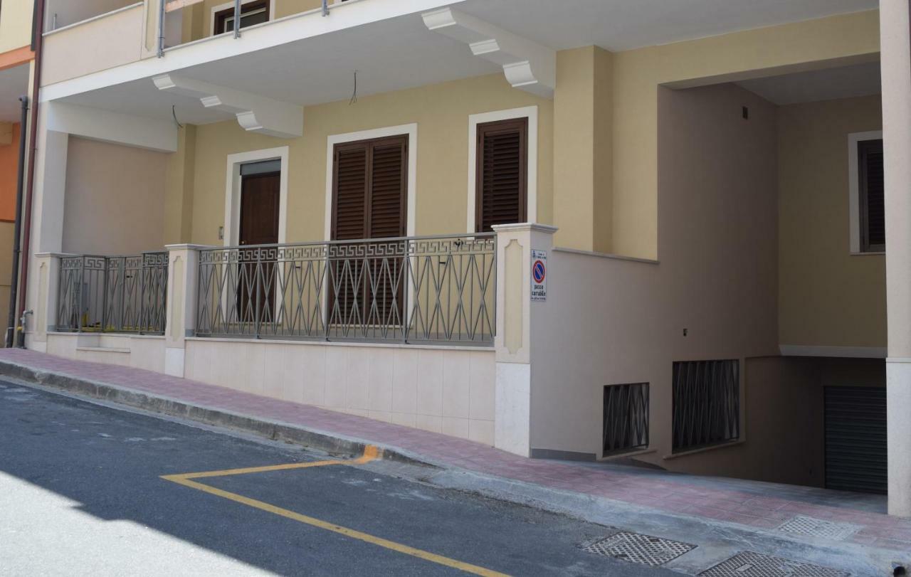 Casa Vacanze Lombardo Santa Teresa Di Riva Exterior photo